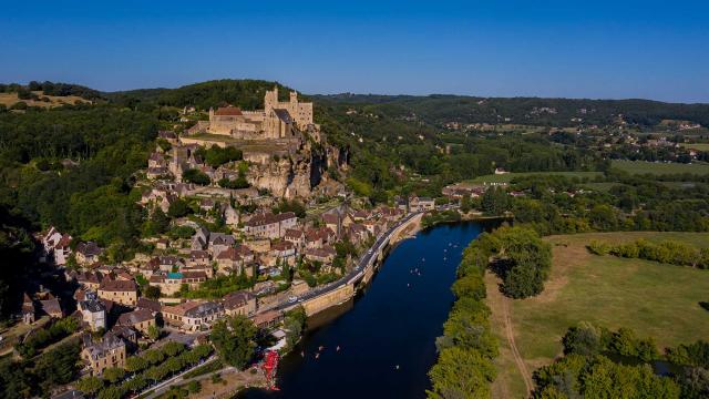 Village et château de Beynac en Dordogne Périgord