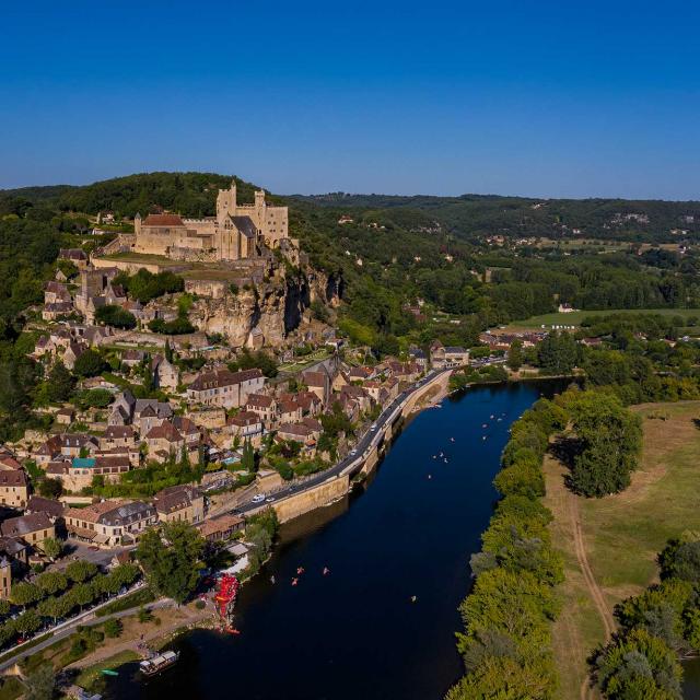 Village et château de Beynac en Dordogne Périgord