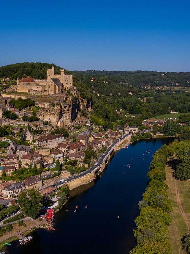 Village et château de Beynac en Dordogne Périgord