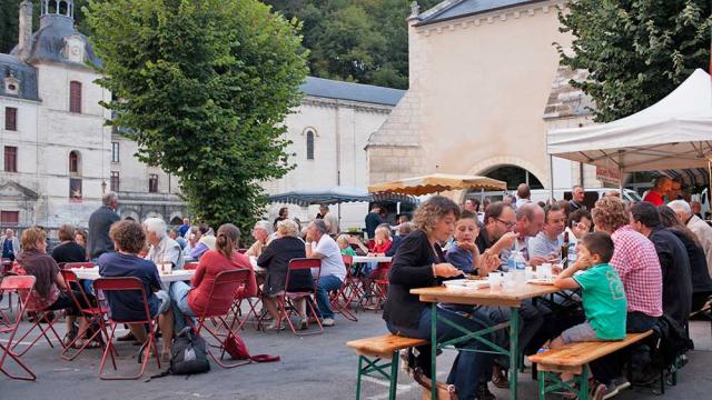 Marché nocturne gourmand à Brantôme