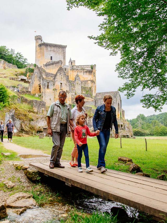 Château de Commarque aux Eyzies en Dordogne Périgord