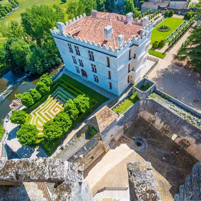 Château de Bourdeilles en Dordogne Périgord