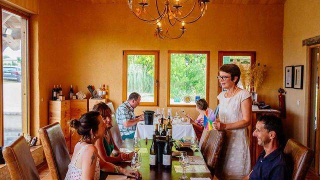 Dégustation de vin au Château Feely à Saussignac en Dordogne Périgord