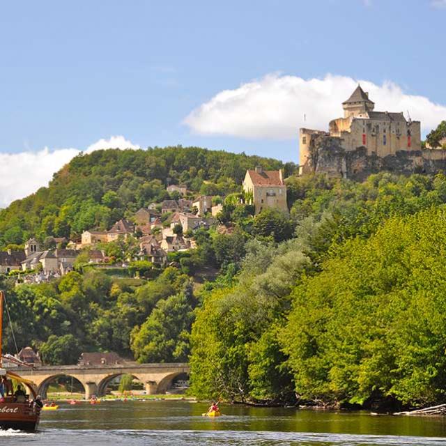 village et château de Castelnaud en Dordogne Périgord