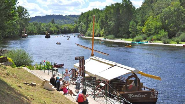 Promenade en gabare à La Roque Gageac en Dordogne Périgord