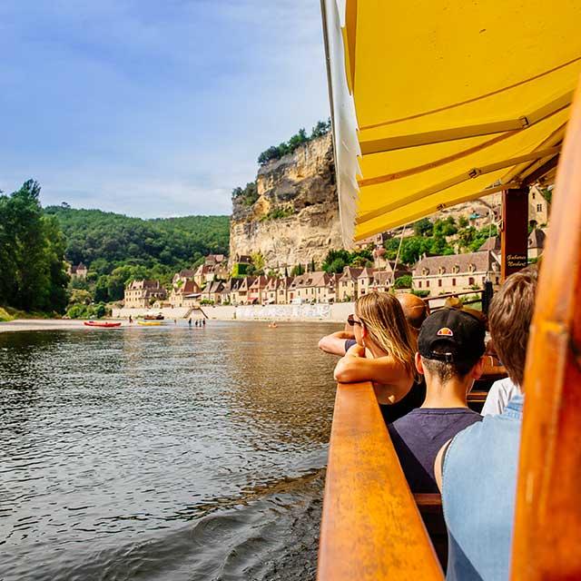 Promenade en gabare à La Roque Gageac en Dordogne Périgord