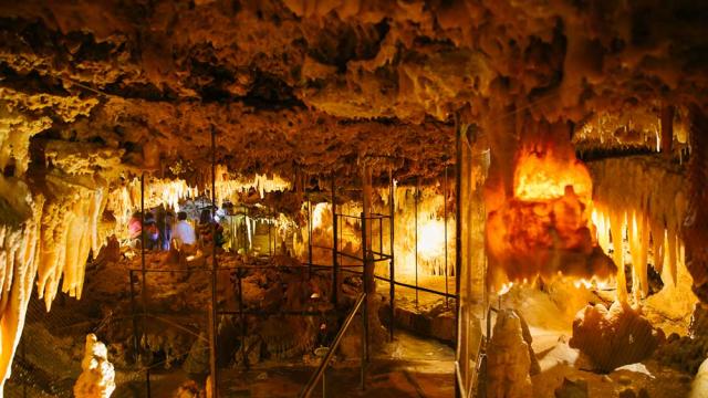 Grotte du Grand Roc aux Eyzies en Dordogne Périgord