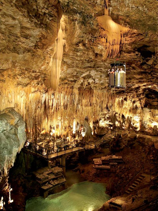 Gouffre de Proumeyssac à Audrix en Dordogne Périgord