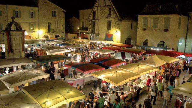 Marché nocturne à Eymet