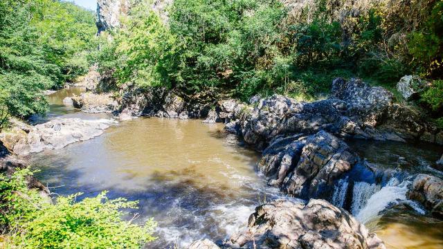 Randonnée dans les gorges de l'Auvézère en Dordogne Périgord