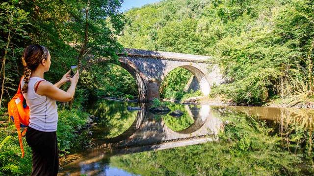 Randonnée dans les gorges de l'Auvézère en Dordogne Périgord