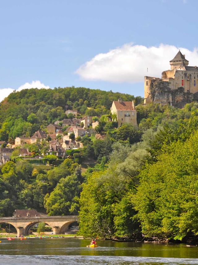 village et château de Castelnaud en Dordogne Périgord