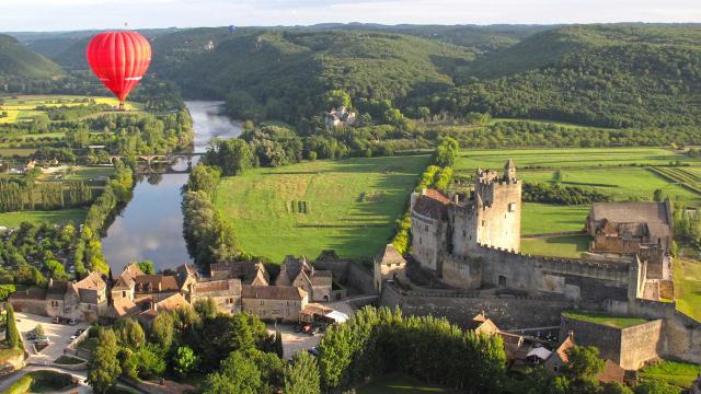 Survol de Beynac en montgolfière