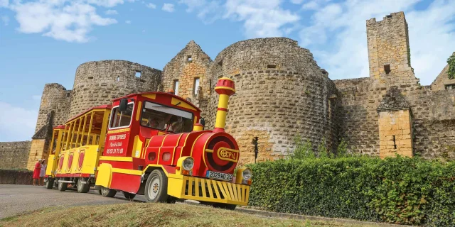 Petit train touristique à Domme