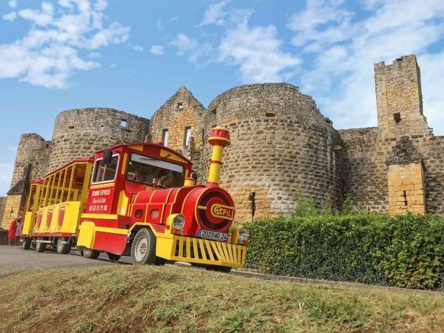 Petit train touristique à Domme