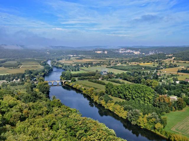 Vue sur la vallée de la Dordogne depuis Domme