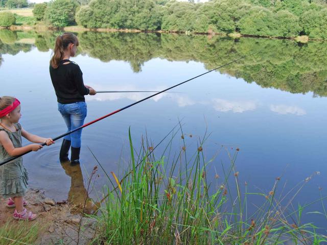 Pêche à la retenue d'eau de Miallet