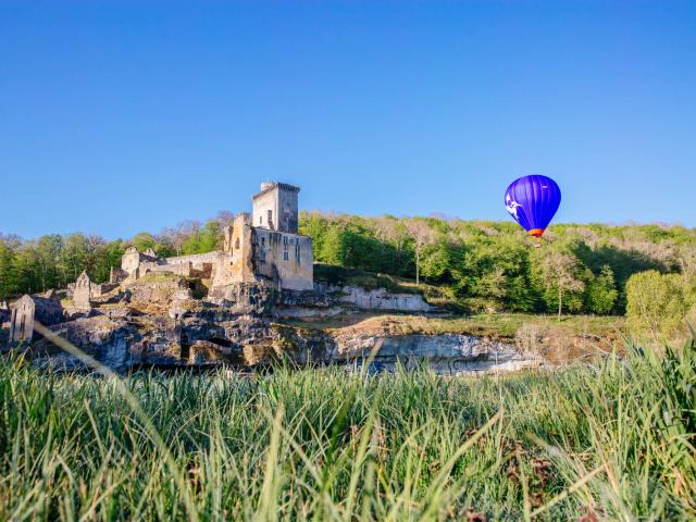 Vol en montgolfière au Château de Commarque