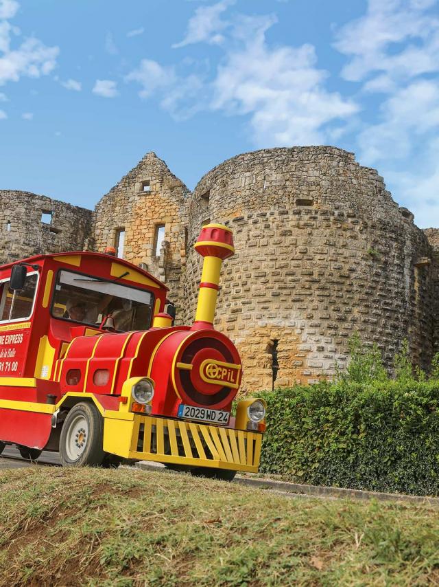 Petit train touristique à Domme