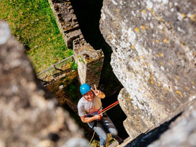 Château de Commarque, descente en rappel