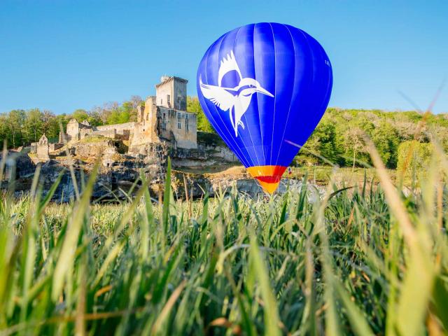 Vol en montgolfière au Château de Commarque