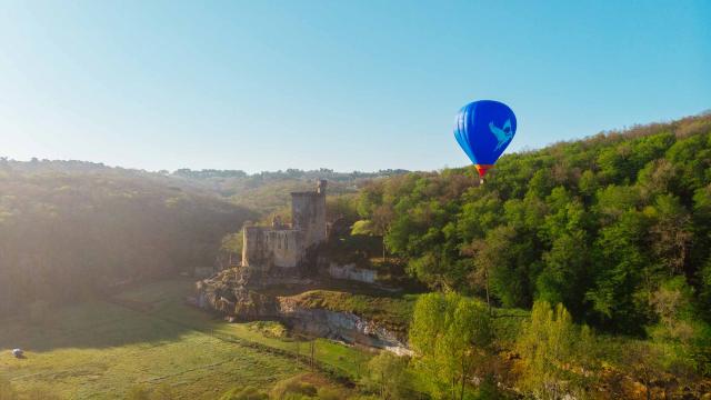 Vol en montgolfière au Château de Commarque