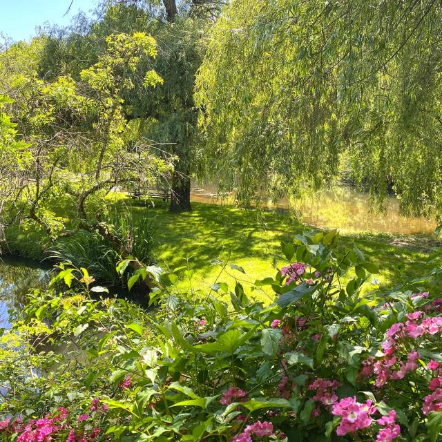 Les Jardins Tranquilles A Brantome Bords De Dronne