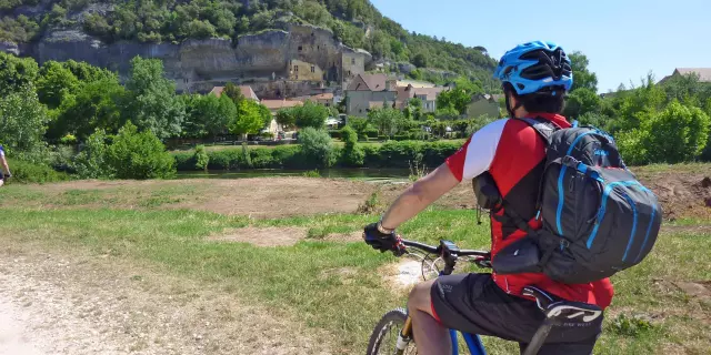 VTT en vallée de la Vézère, Les Eyzies