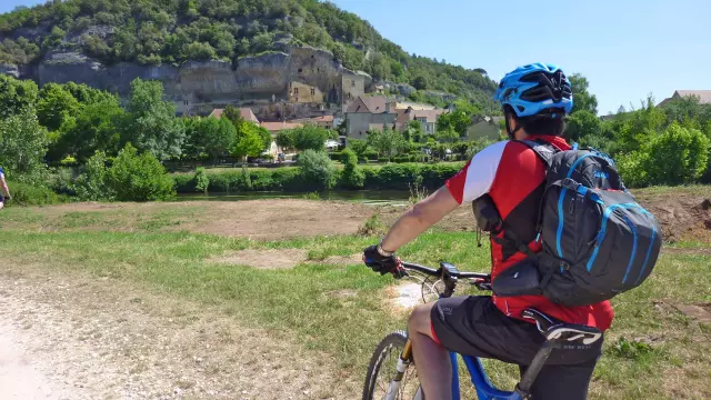 VTT en vallée de la Vézère, Les Eyzies