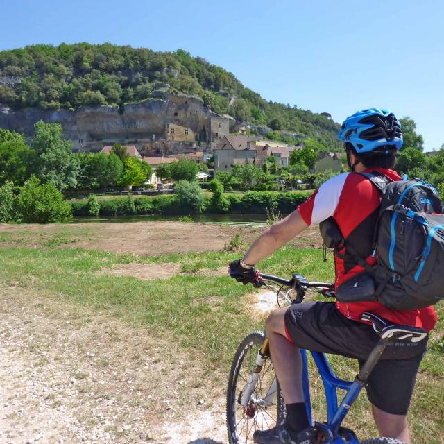 VTT en vallée de la Vézère, Les Eyzies