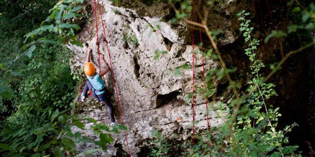 Excideuil - Escalade sur la Falaise des roches enchantées