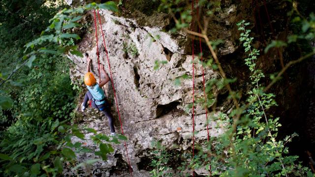 Excideuil - Escalade sur la Falaise des roches enchantées