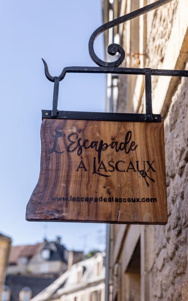 Enseigne de L'escapade à Lascaux