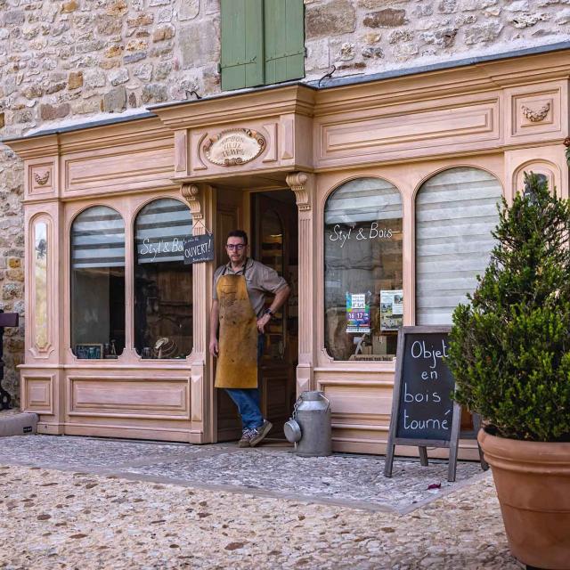 Tourneur sur bois à Terrasson-Lavilledieu