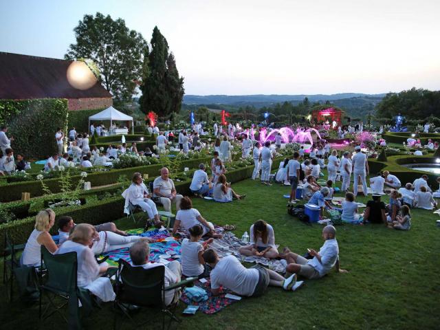 Pique-niques blancs aux Jardins d'Eyrignac