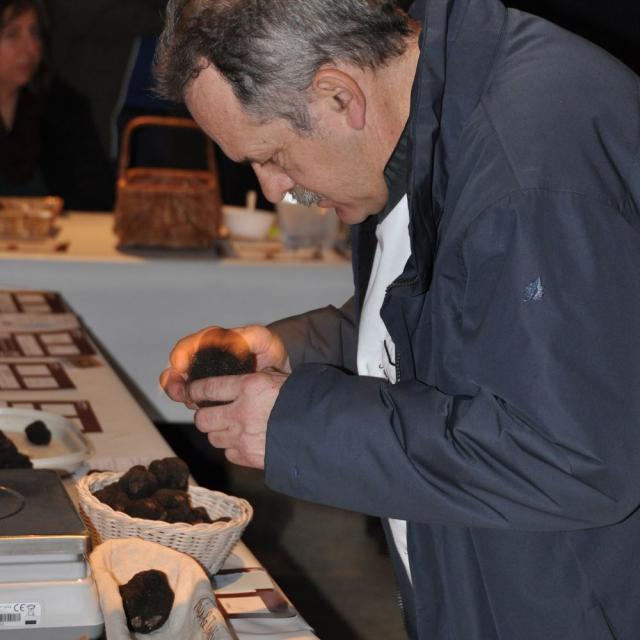 Pierre Corre au marché aux truffes