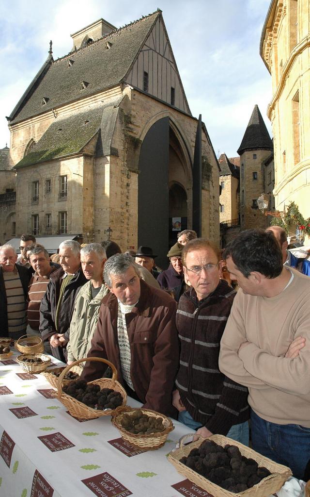 Fête de la Truffe à Sarlat - Marché aux truffes