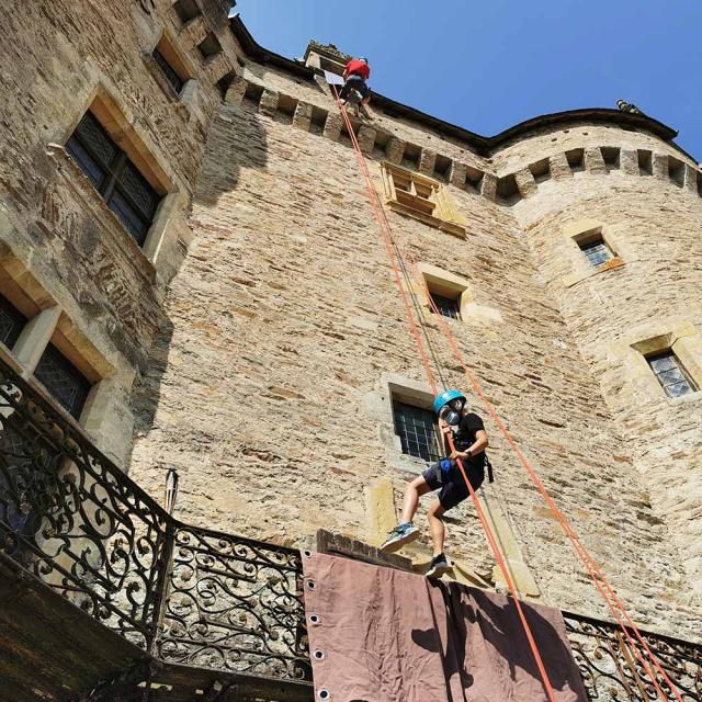 Eté actif : Descente en rappel au château de Jumilhac