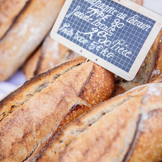 Pain de campagne sur un marché de Dordogne