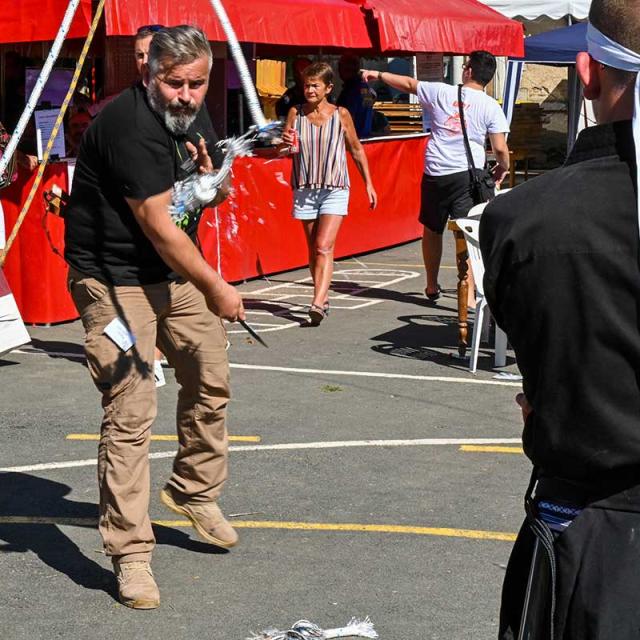 Fête du Couteau à Nontron - Démonstration Paulo Simoes