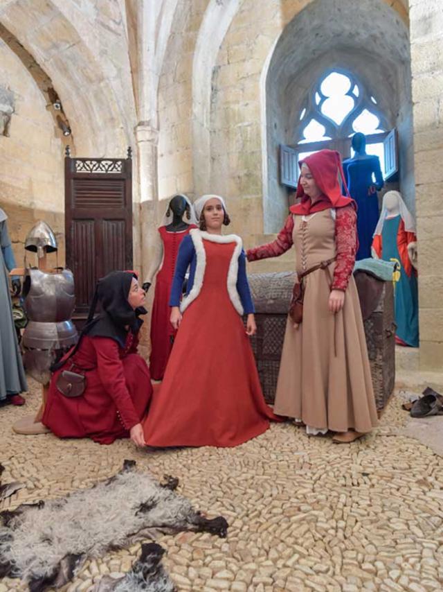 Essayages de costumes au Château de Castelnaud