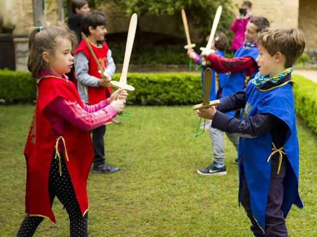 Ecole de Chevalerie au Château de Castelnaud