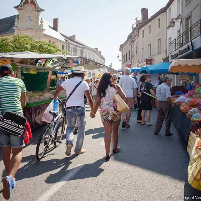 Marché Piégut Pluviers