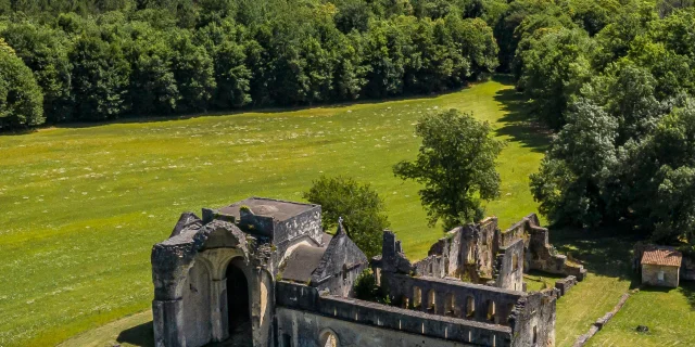 France, Dordogne (24), Périgord blanc, Villars, Abbaye de Boschaud (vue aérienne)//France, Dordogne, Villars, White perigord, Abbey of Boschaud (aerial view)