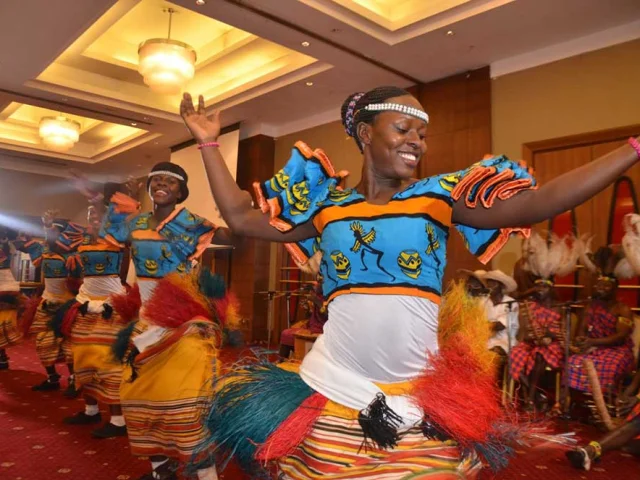 Ouganda - Crane Performers