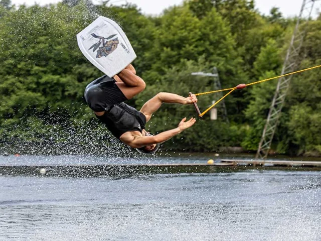 Téléski nautique à la Base de Loisirs de Rouffiac