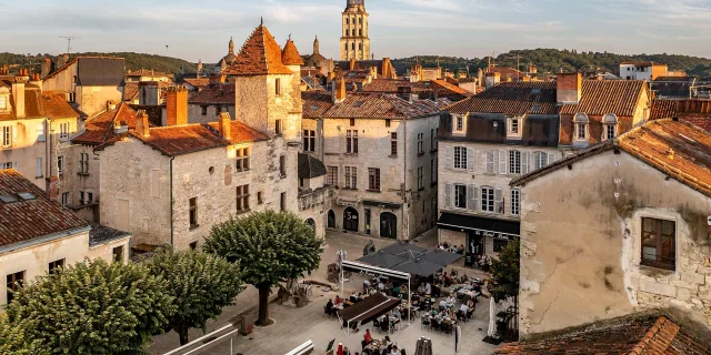 Place Saint-Louis à Périgueux