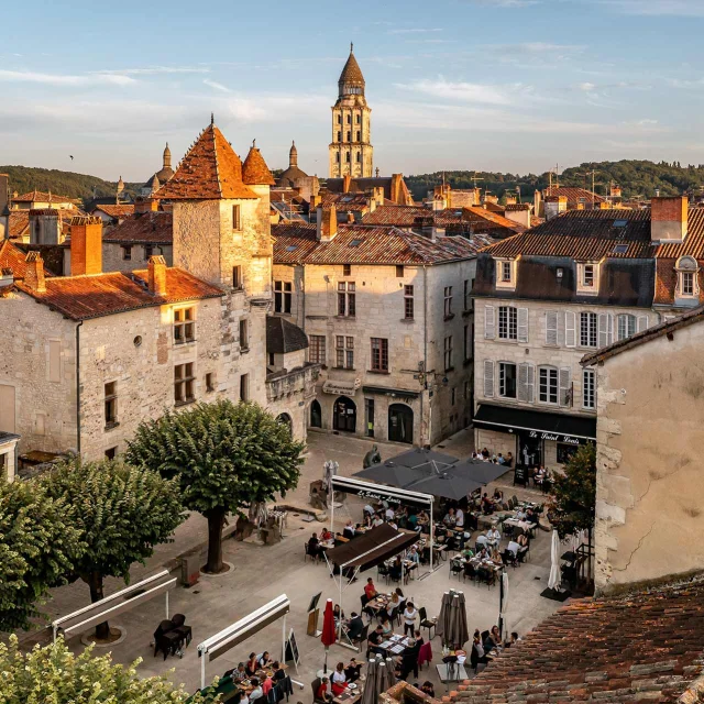 Place Saint-Louis à Périgueux