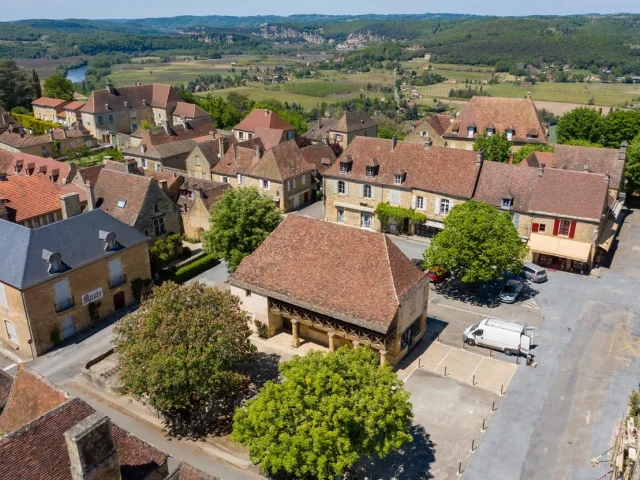 Place centrale du village_de_domme_© Dordogne Libre