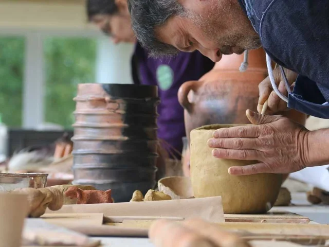 Atelier les mains dans l'argile au Pôle d'interprétation de la Préhistoire - Les Eyzies